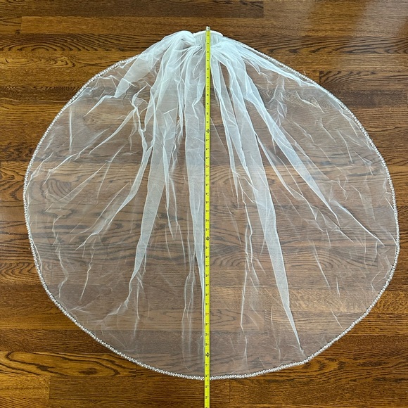 Wedding Veil Pearls & Crystals Beaded Edge, Fingertip Length 38.5” Bridal Veil - Picture 14 of 16